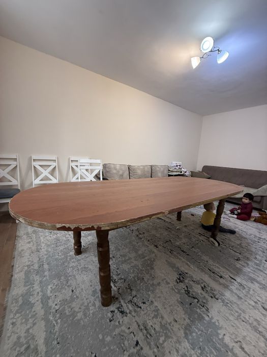 Брльшой стол на 12-14 персон