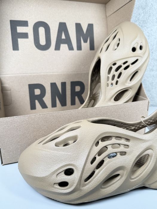 Yeezy Foam RNR Clay Taupe