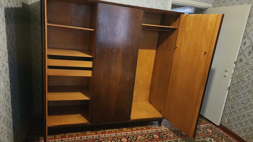 Катта кийим шкафи, 3 табақали, Российский ҳолати аъло