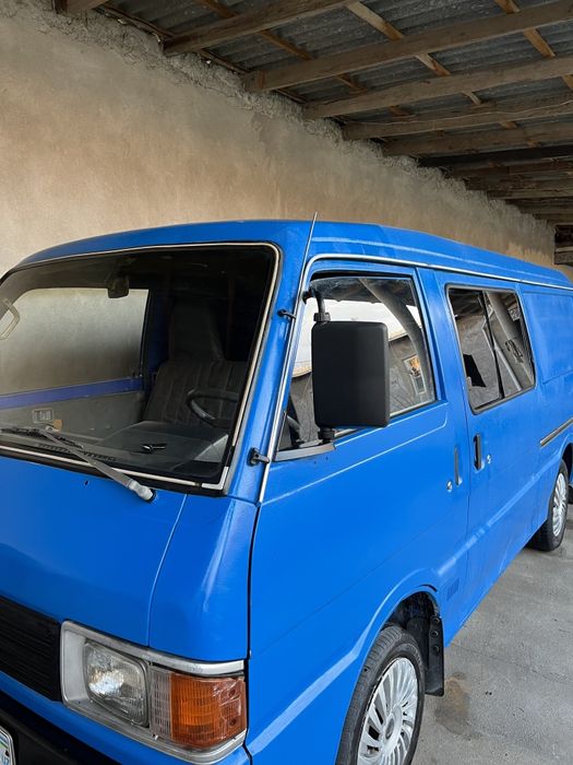Автомобиль Мазда Е2200