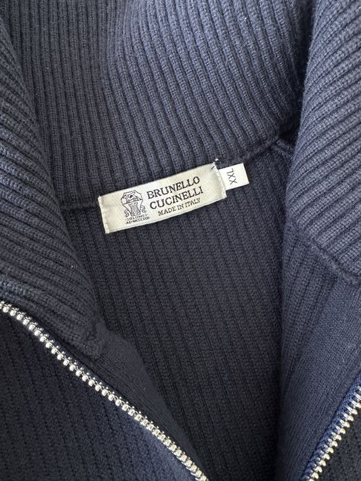 одежда          .