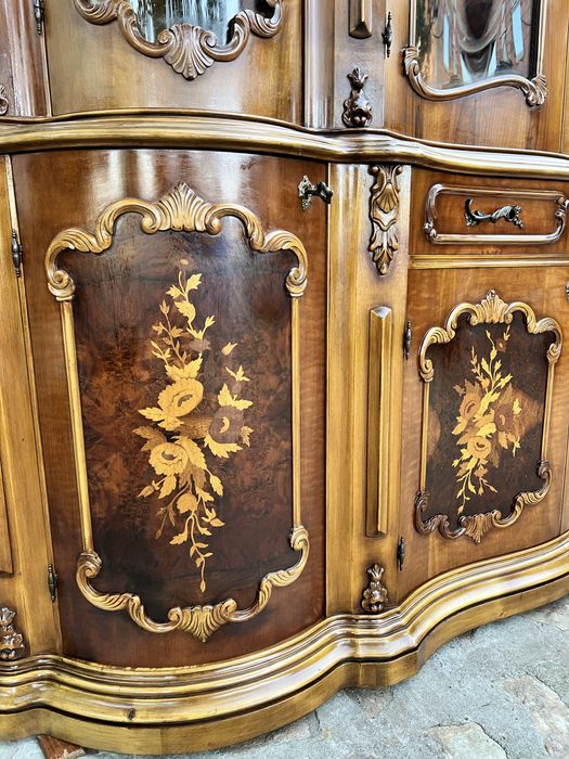 Vitrina stil Baroc lemn masiv sculptat cu intarsii florale