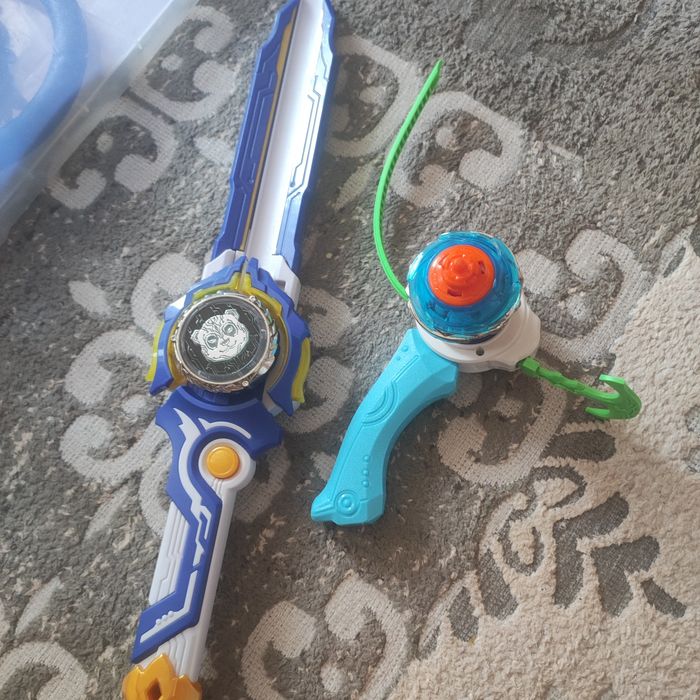 Продаются б/у игрушки инфинити надо