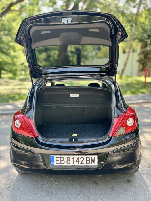 Opel Corsa D 2007 година 1.4 бензин