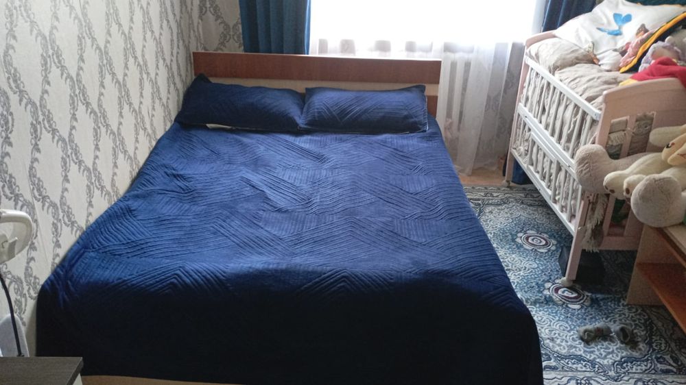 Продам 2 х спальную кровать с матрасом,