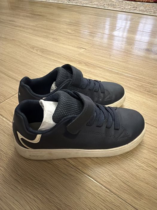 Продам детские мокасины