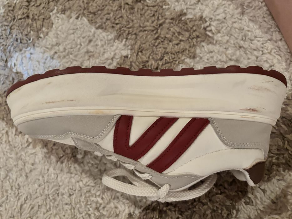 женские кроссовки