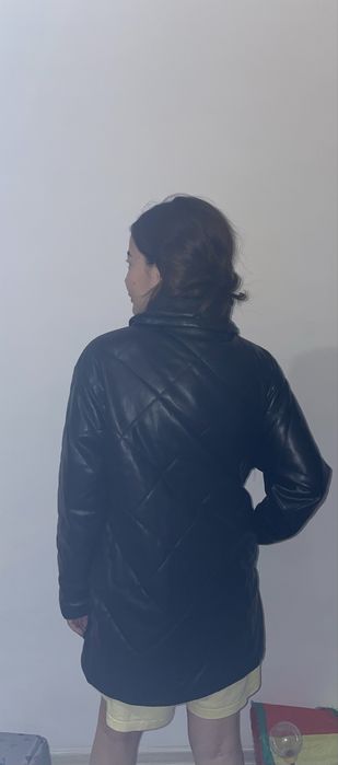 Срочноо продам куртку черную