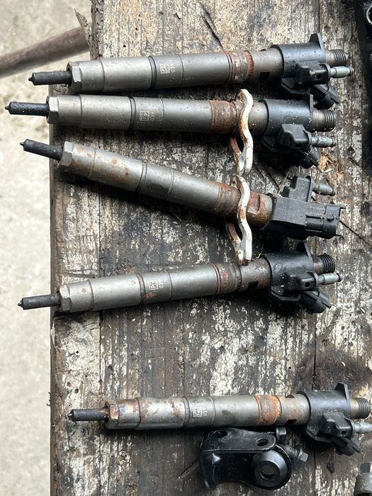 Dezmembrez motor Volvo 2.4 diesel