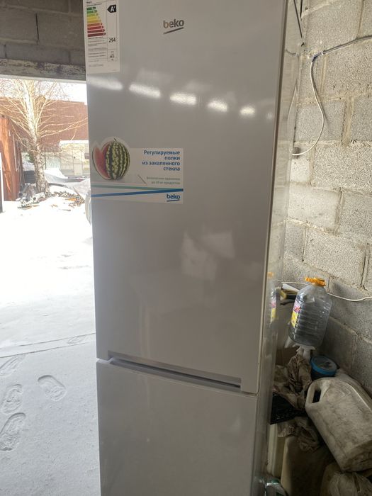 Холодильник срочно продам