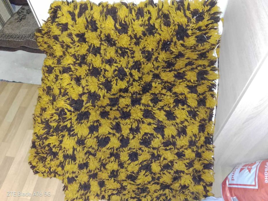 Продавам черга китеници килими и покривало за легло