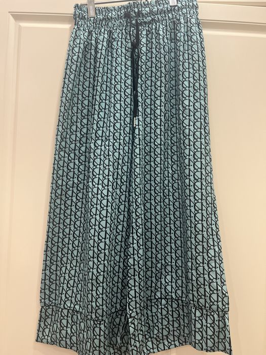 Продам Женский костюм