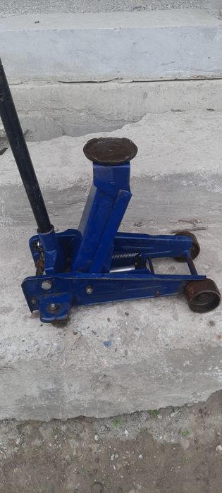 Домкрат 3 тонна идеал