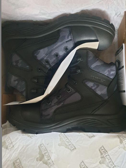 Продавам високи обувки