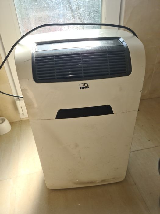 Aer condiționat Remco cu tub aerisire exterioară.