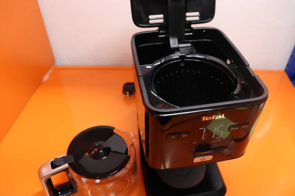 Програмируема филтърна кафемашина Tefal Smart'n Light CM600840/Черна, лек ДЕФЕКТ