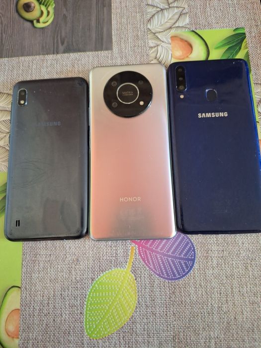 Vand 3 telefoane displei spart