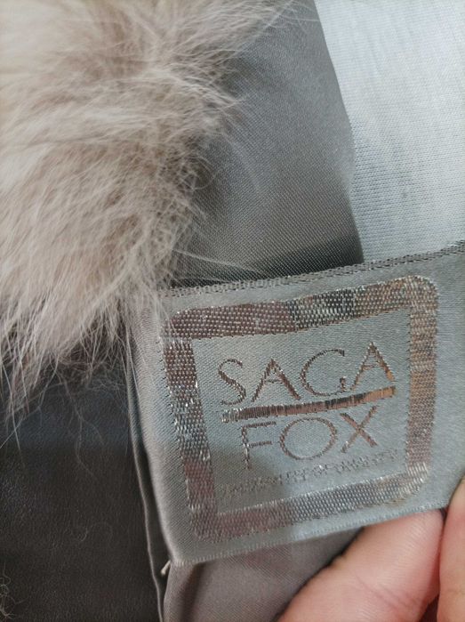 Saga Fox палто от лисица