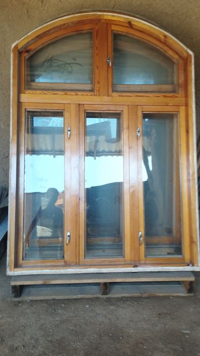 Taxta rom oynasi bilan sotiladi.      Donasi 500 000 som
