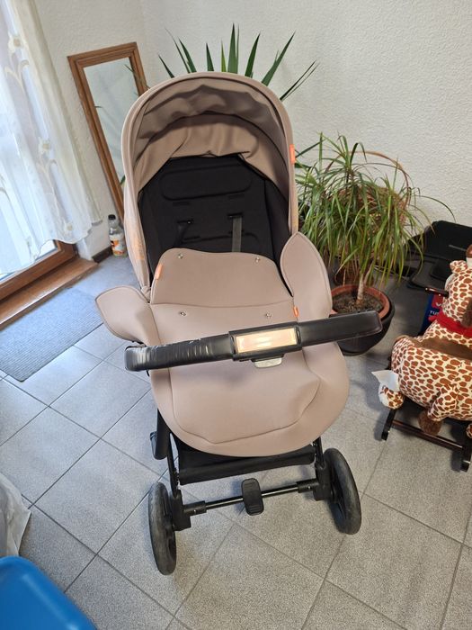 Детска количка много добре запазена