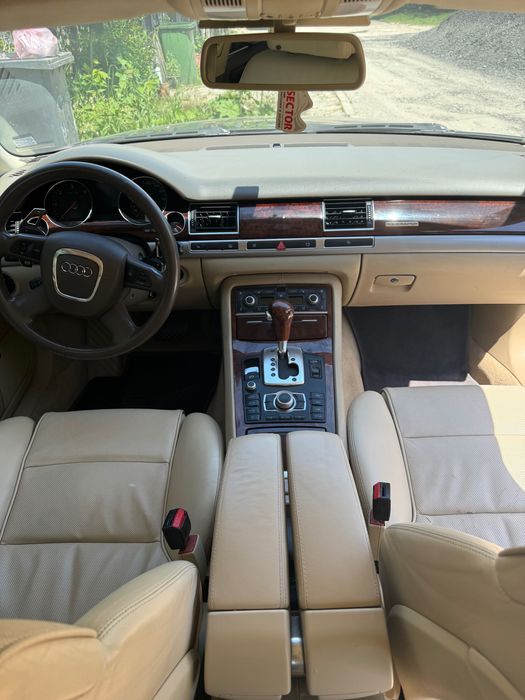 Audi A8 4.2  326 hp