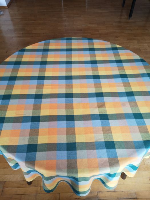 Покривка за кръгла маса