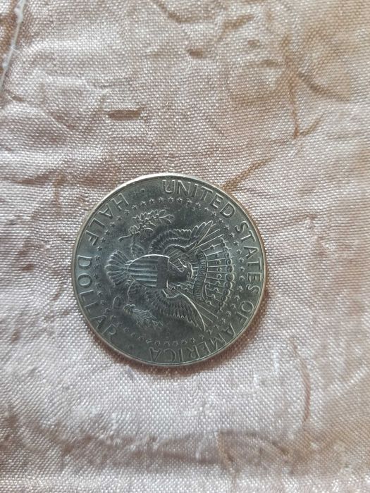 Монета 1999-P Philadelphia Kennedy Half Dollar