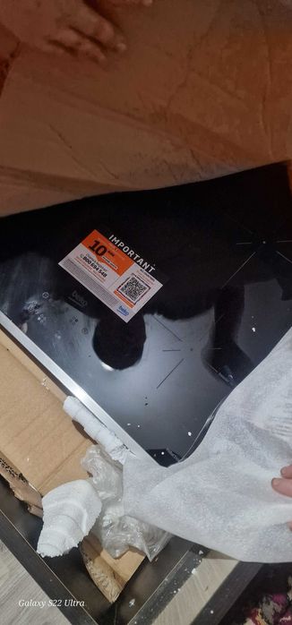 Plita electrica este naoua nu a fost folosita nici o data