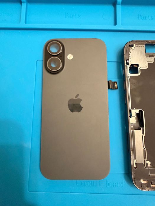 iPhone 17 Black на части цял не се продава