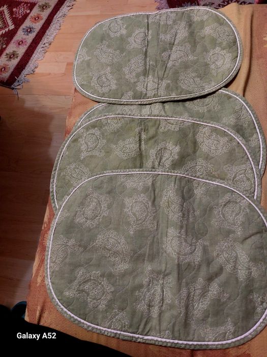 Продавам   комплекти подложки за хранене