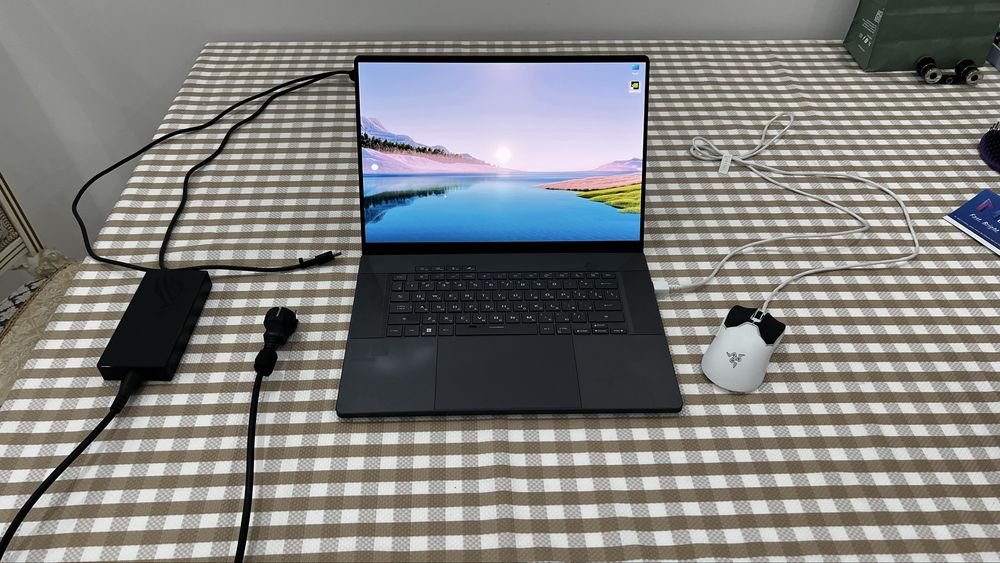 Продаю ноутбук ASUS ROG Zephyrus G16 (2024), GU605MU