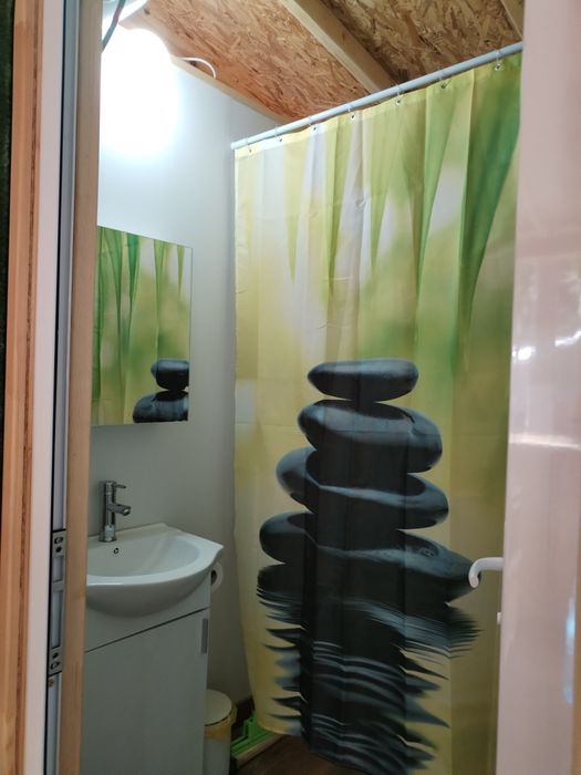 Продава Карава с навес