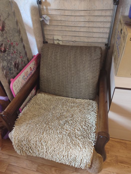 Два дивана, пуф, стол, кресло