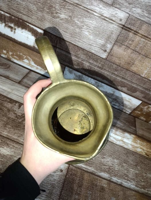 Плътна бронзова кана