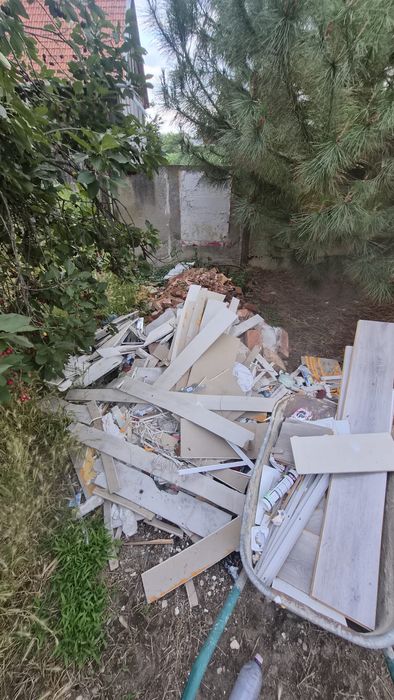 Ridic saci cu moloz și deseuri din constructii