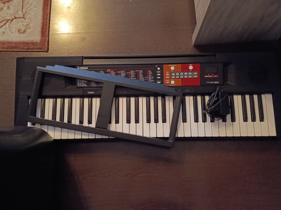 Orgă Yamaha PSR F51