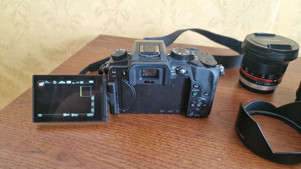 Panasonic Lumix G7 + 3 обектива (14-42, 40-150, 12mm) + 2 батерии