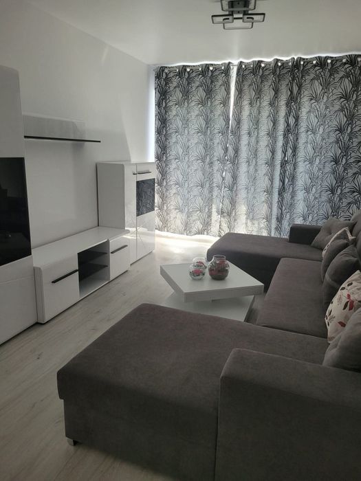 Inchiriez apartament