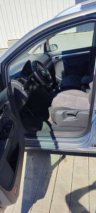 Vând mașină Volkswagen Touran