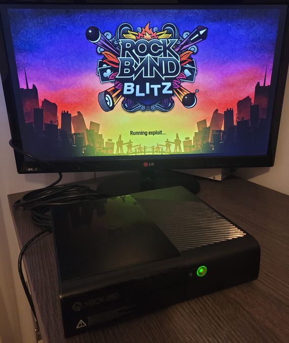 Xbox 360e modat software 500GB