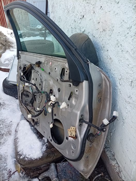 Продам двери от Lexus is 250