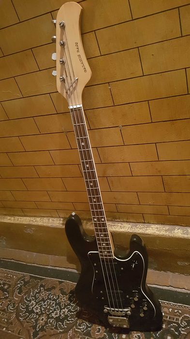 Бас гитара yalana