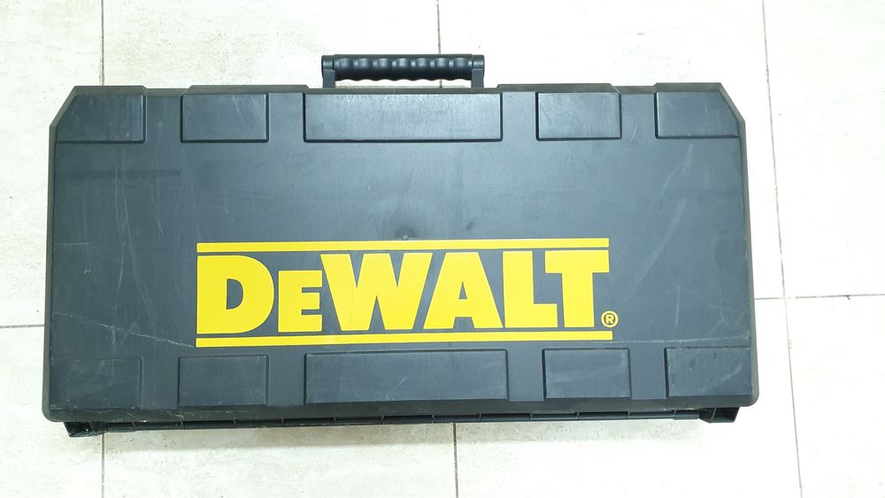 Отбойный молоток DEWALT