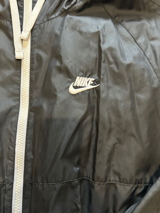 Продавам! Яке-ветровка Nike