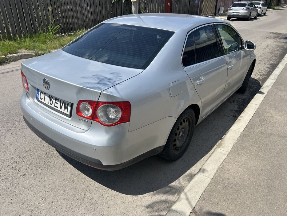 VOLKSWAGEN Jetta