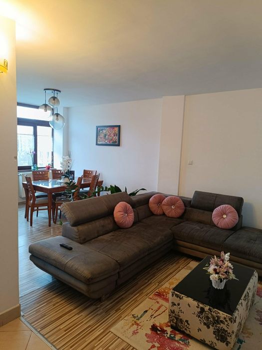De închiriat apartament 3 camere