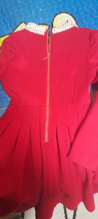 Продам платье красное