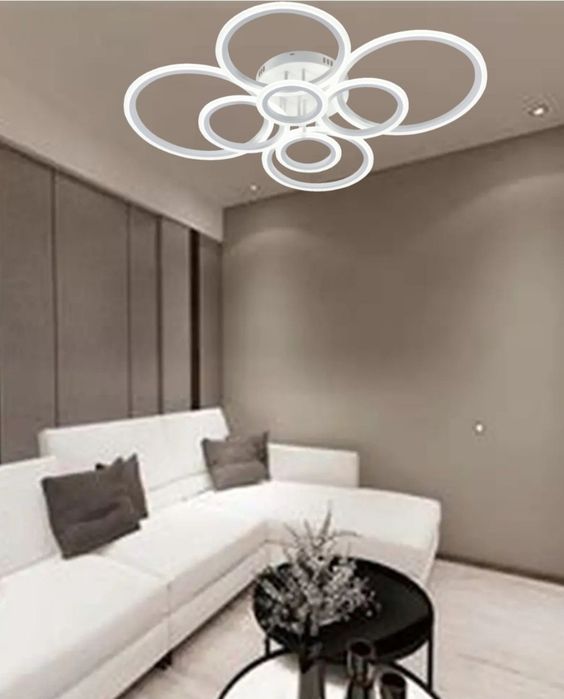 Lustra led cu telecomanda lumina calda, rece, neutra cu 8 cercuri,culoare alb 180W