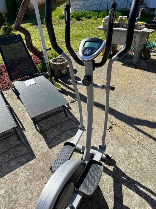 Крос тренажор,в много добро състояние.