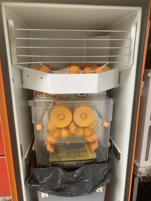 Zumex вендинг машина за фреш